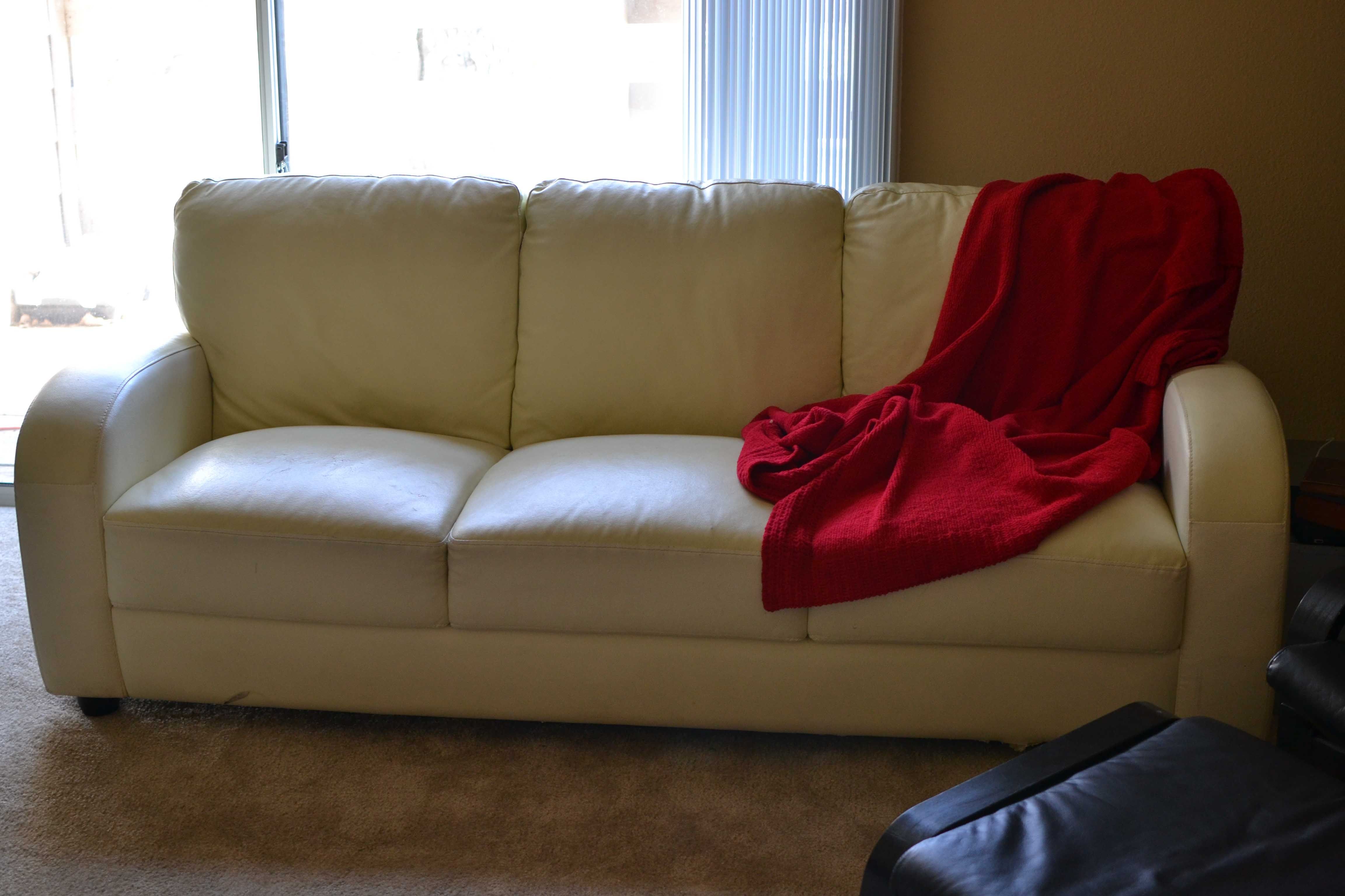 Couch And Barcelona Chairs Warfieldfamily In Craigslist Leather Sofa (View 9 of 12)