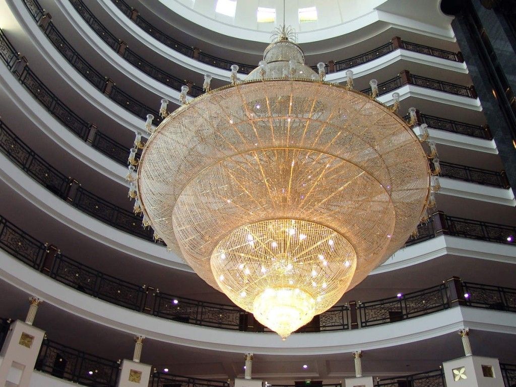 Featured Photo of 2024 Latest Huge Chandeliers