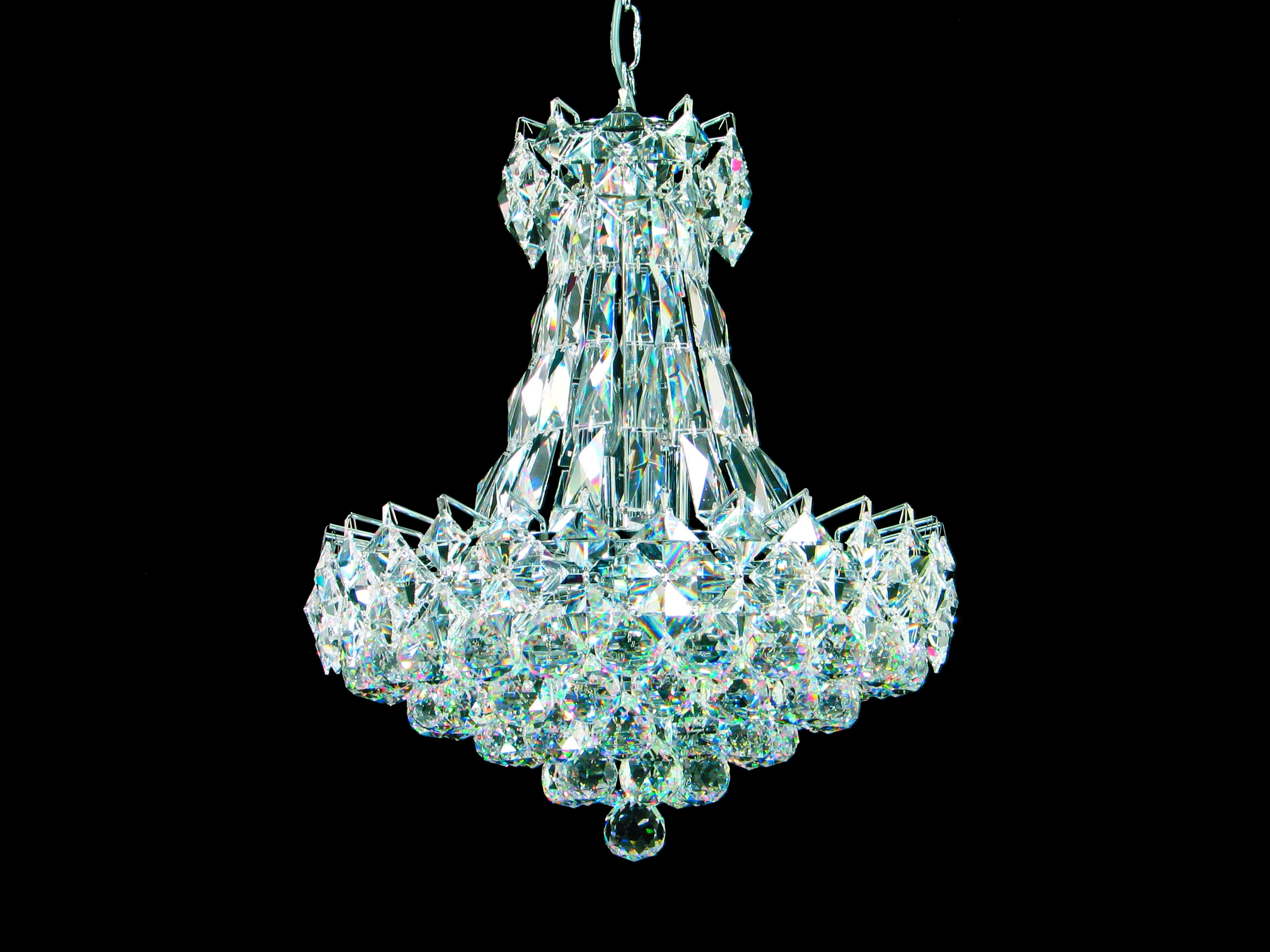 Featured Photo of 2024 Latest Lead Crystal Chandeliers