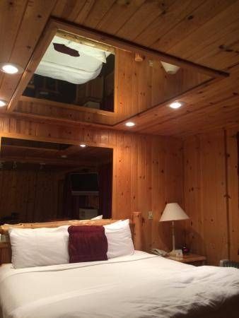 Alpine Suite Bed With The Mirrors On The Ceiling – Picture Of With Ceiling Mirrors (Photo 4 of 20)