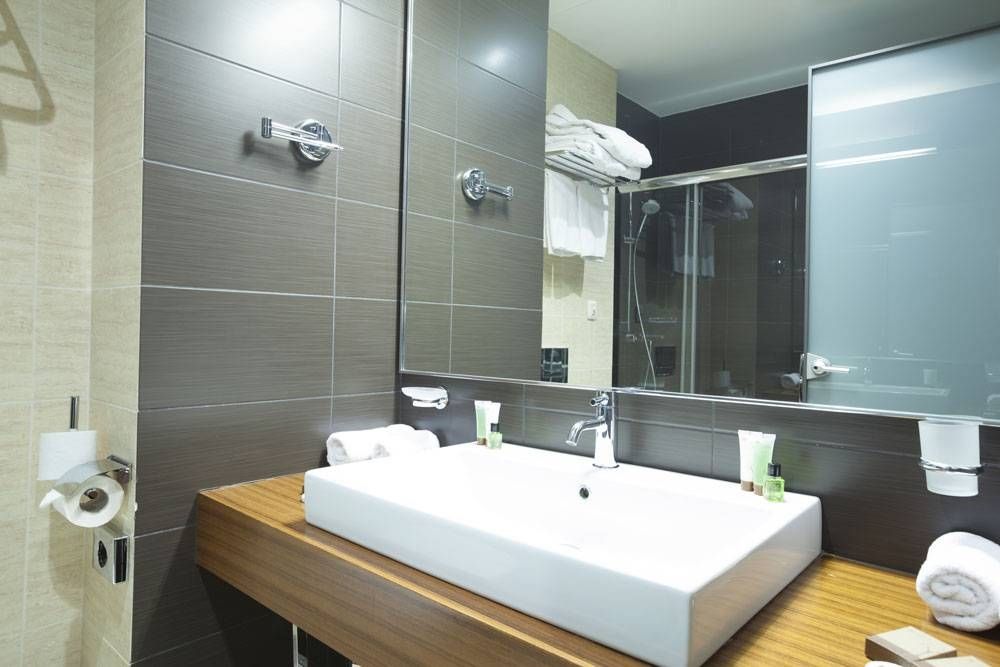 Easy Installation Frameless Bathroom Mirror — The Homy Design Inside Large Frameless Bathroom Mirrors (View 21 of 30)