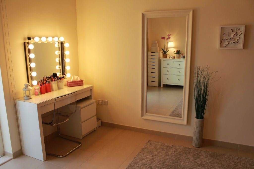 Lighted Vanity Mirror Bedroom : Doherty House – Classy And Ideal Regarding Make Up Wall Mirrors (Photo 14 of 15)