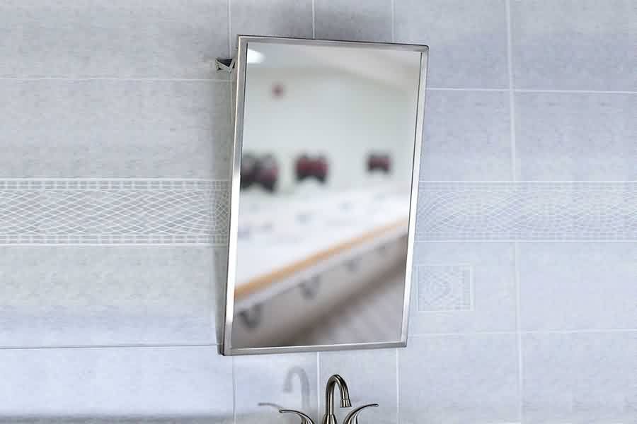Крепления зеркала в ванной