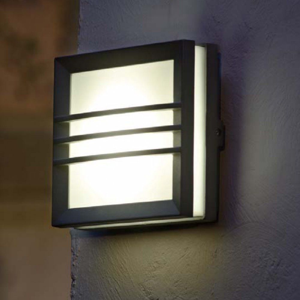 Battery operated outdoor wall lights