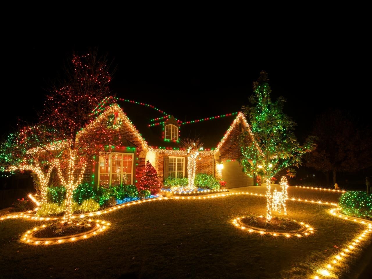 Hang Outdoor Christmas Lights : 6 Tips For Outdoor Christmas Lights Pertaining To Hanging Outdoor Christmas Tree Lights (Photo 5 of 15)