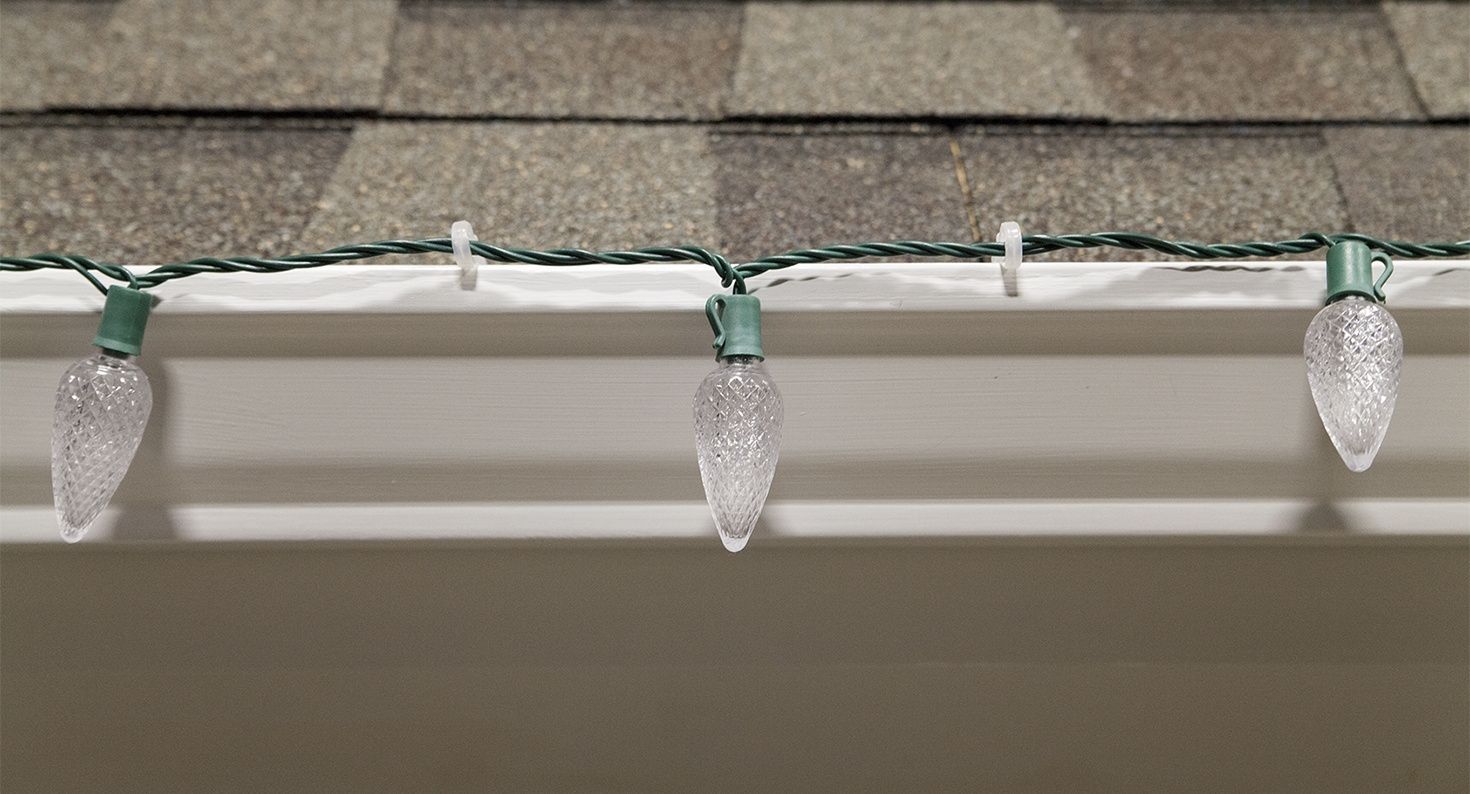 Light Clips Guide With Hanging Outdoor Christmas Lights Without Nails (Photo 1 of 15)