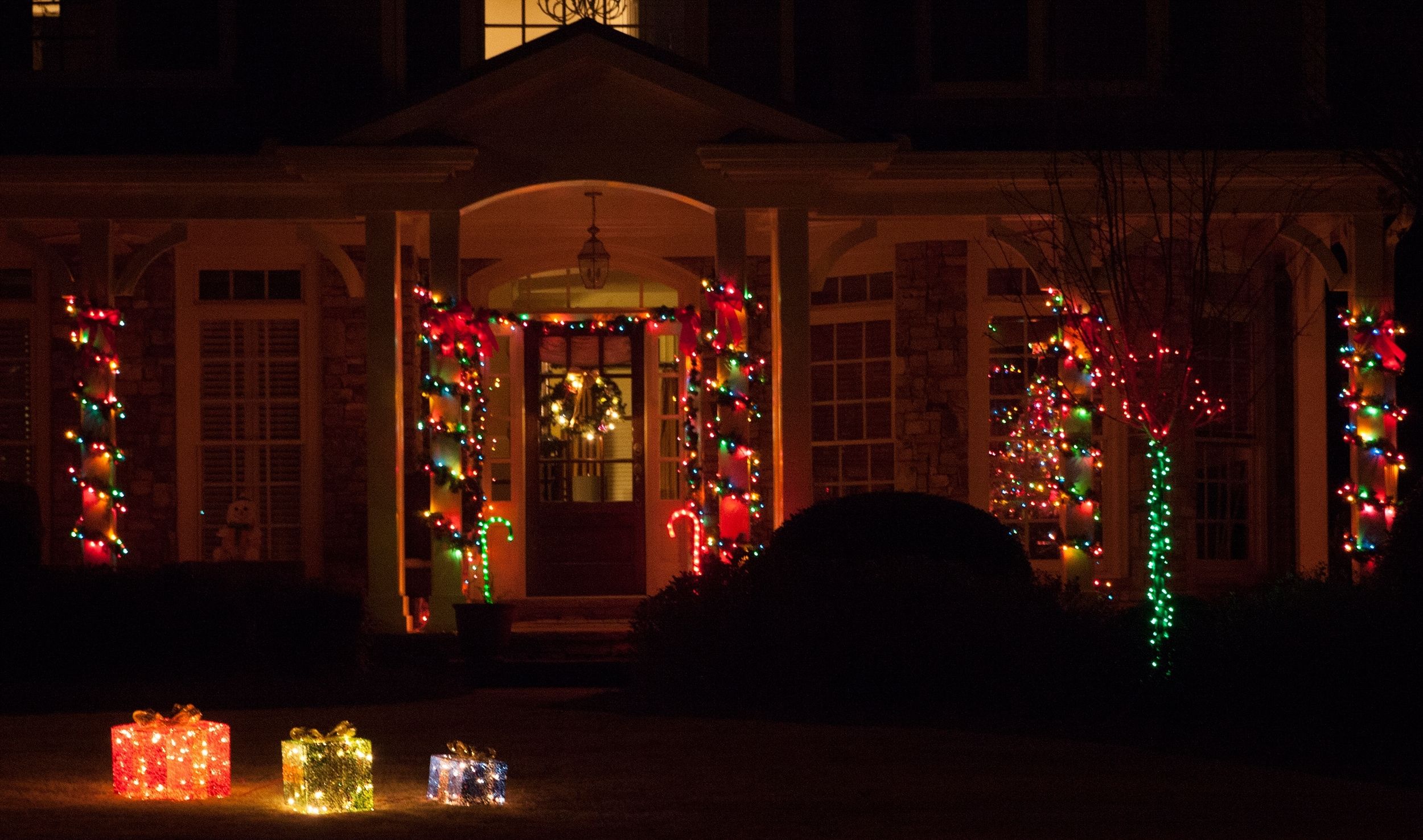 Porch Decorations Within Outdoor Hanging Icicle Lights (View 14 of 15)