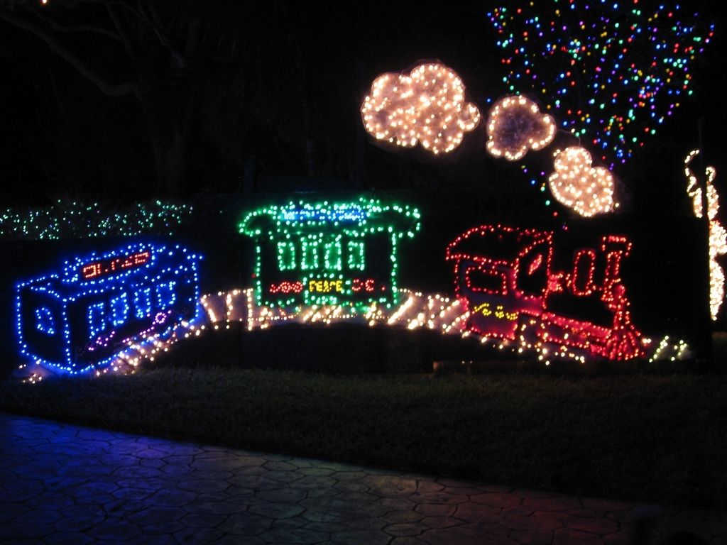 Top 10 Biggest Outdoor Christmas Lights House Decorations – Digsdigs Throughout Outdoor Wall Xmas Lights (View 7 of 15)