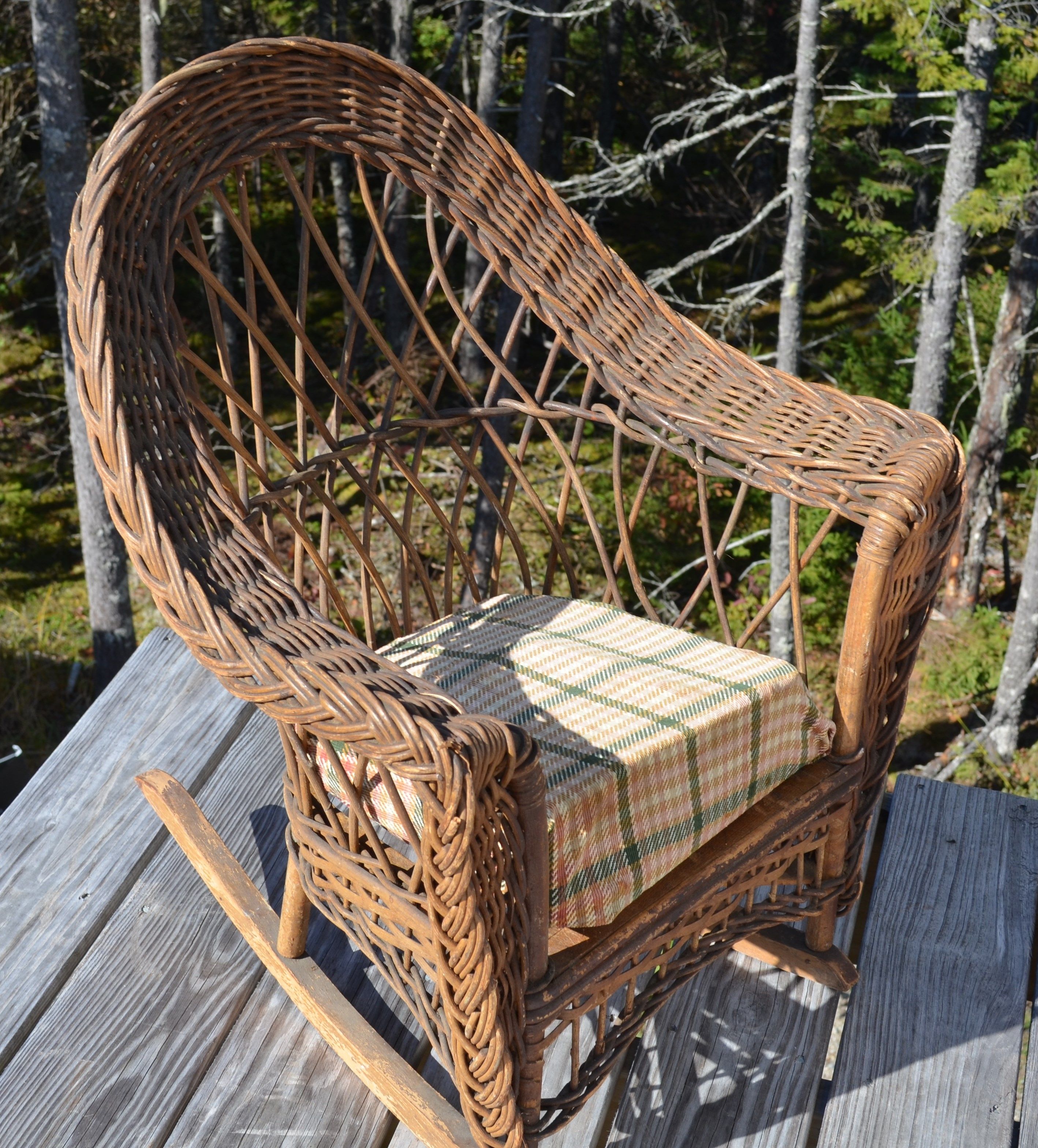 Antique Wicker – Online Catalog In Antique Wicker Rocking Chairs With Springs (Photo 5 of 15)