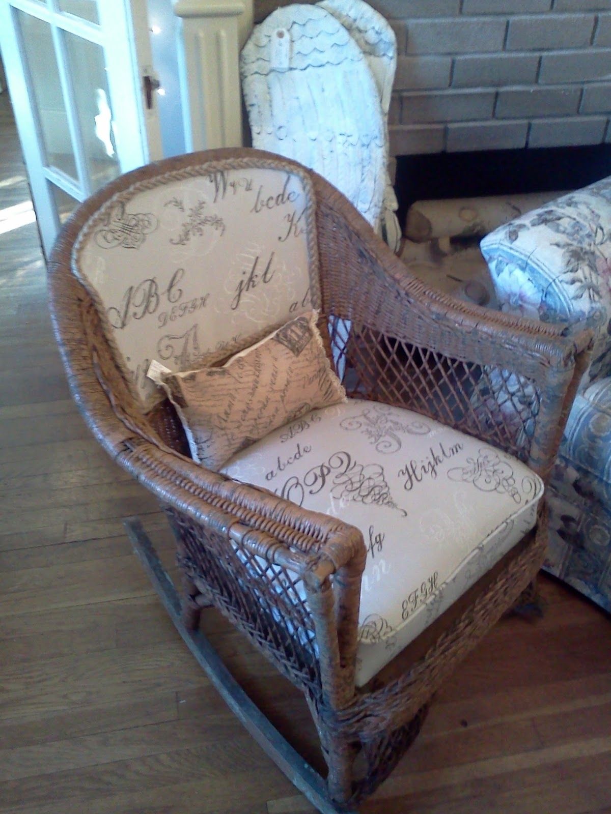 Antique Wicker Rocking Chair With Springs | Best Home Chair Decoration Inside Antique Wicker Rocking Chairs With Springs (View 9 of 15)