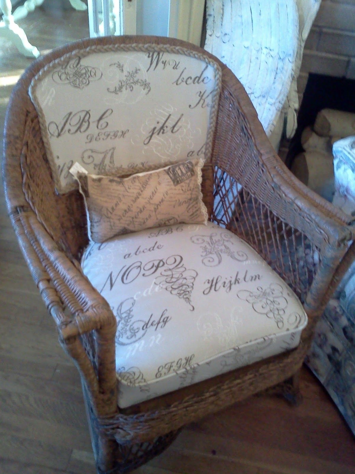Antique Wicker Rocking Chair With Springs | Best Home Chair Decoration Regarding Antique Wicker Rocking Chairs With Springs (Photo 2 of 15)