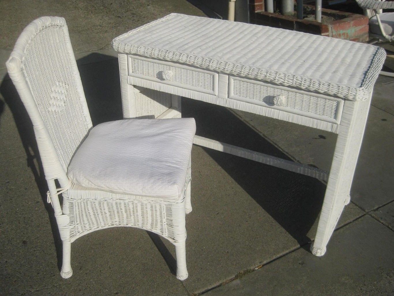 White Wicker Rocking Chair White Wicker Settee White Outdoor Intended For Used Patio Rocking Chairs (View 15 of 15)