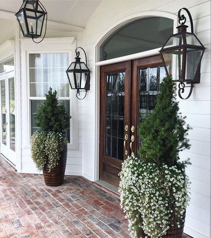 Featured Photo of 15 Ideas of Outdoor Lanterns for Front Porch