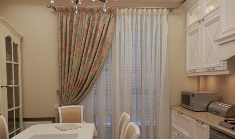 Classic Curtains In The Kitchen. How To Choose Curtains In Throughout Classic Kitchen Curtain Sets (Photo 50 of 50)