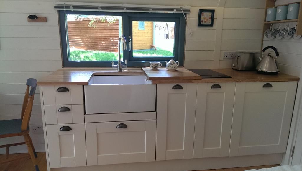 Orchard Farm Luxury Glamping, Glastonbury – Updated 2019 Prices Regarding Apple Orchard Printed Kitchen Tier Sets (Photo 10 of 50)