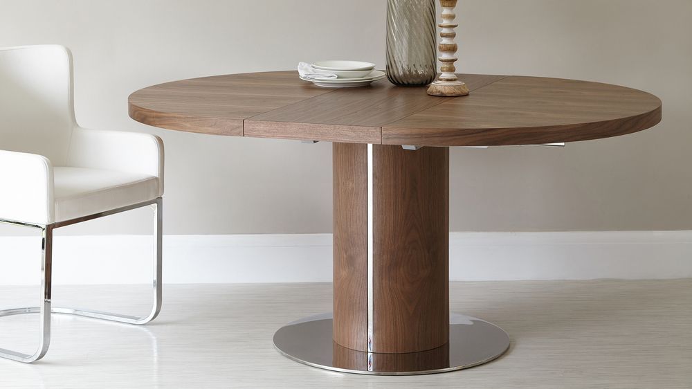 Curva Round Walnut Extending Dining Table Throughout Preferred Round Dining Tables (View 20 of 20)
