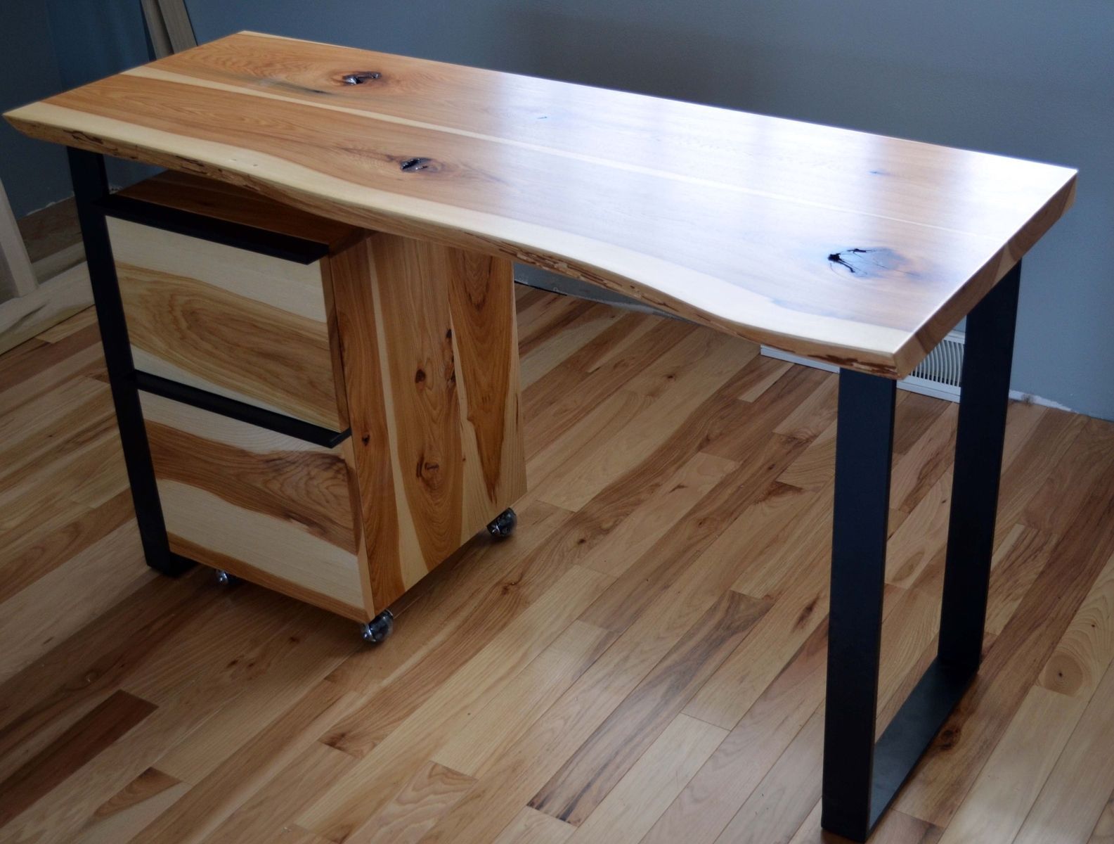 Featured Photo of The Best Black Metal and Rustic Wood Office Desks