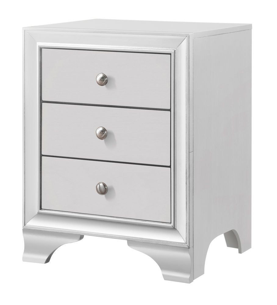 Kings Brand Furniture – Wood 3 Drawer Nightstand With Usb Port, White Throughout Matte White 3 Drawer Wood Desks (View 9 of 15)