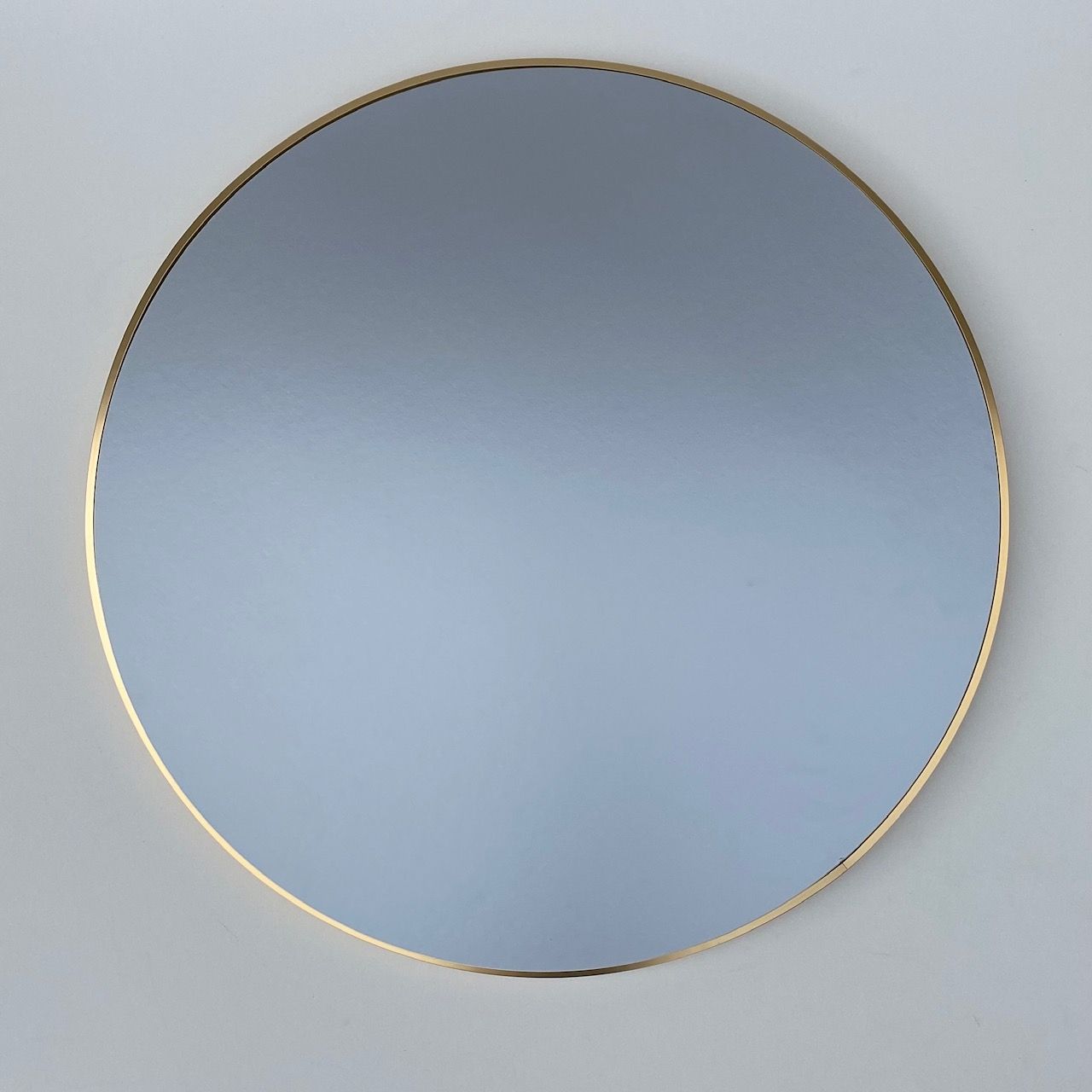 Gold Round Aluminum Framed Mirror – Artsource Within Gold Black Rounded Edge Wall Mirrors (View 8 of 15)