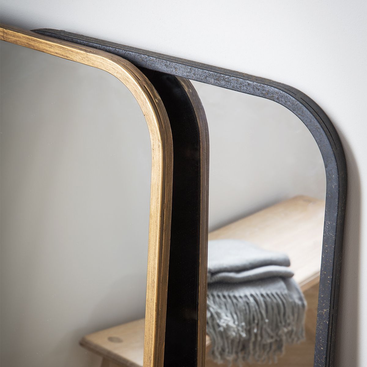 This Curved Edge Rectangle Gold Mirror Is Simple Yet Super Stylish (View 13 of 15)
