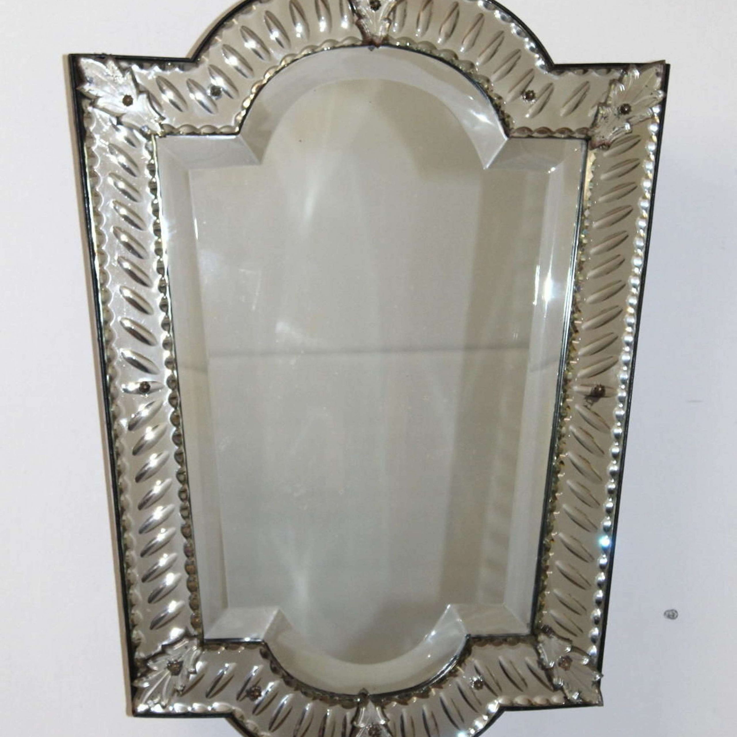 Vintage Venetian Mirror With Tapering Sides In Antique Venetian Mirrors With Antique Gold Cut Edge Wall Mirrors (View 5 of 15)