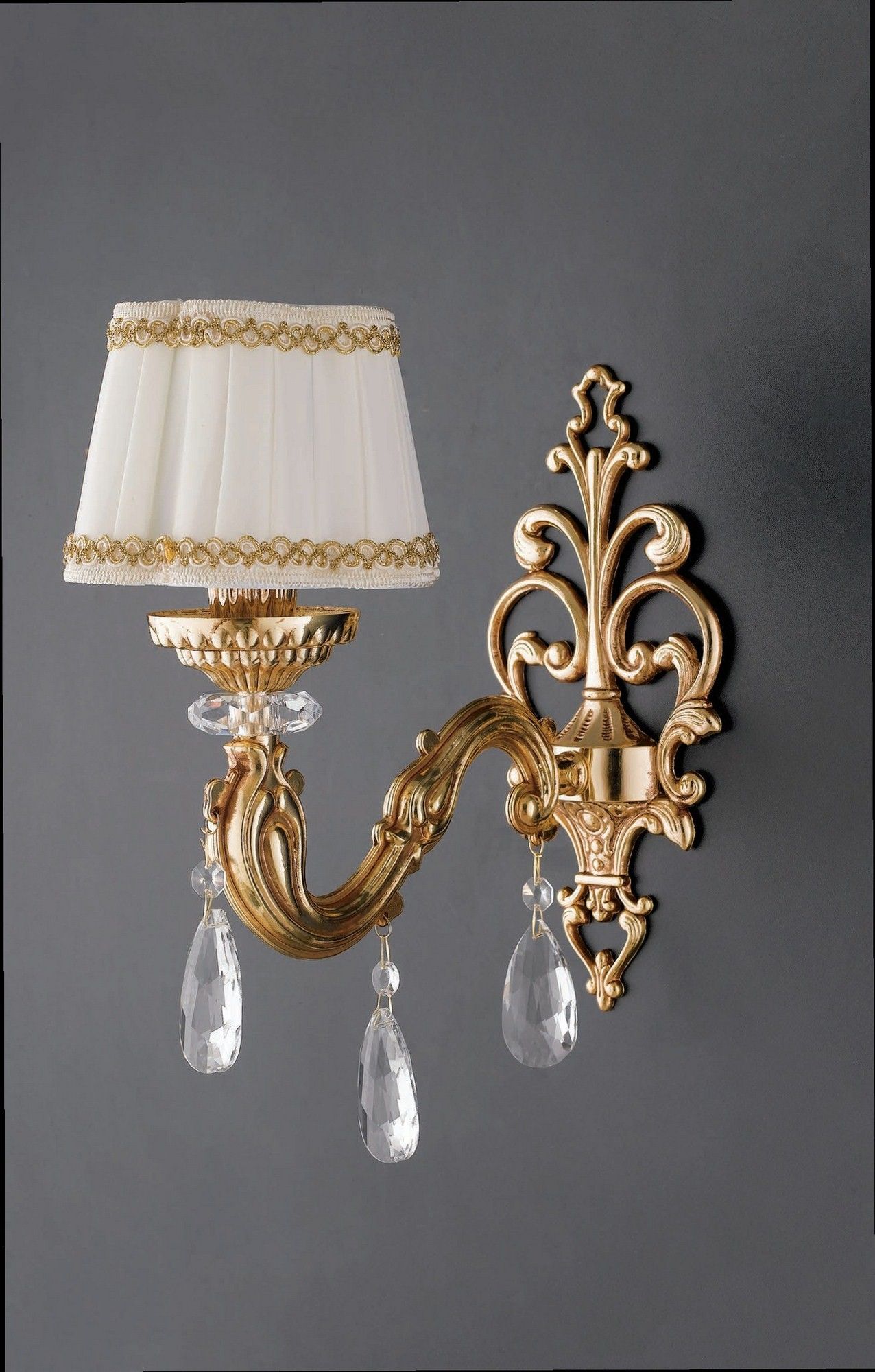 Classic Gold Wall Lamp With Crystals 1 Light Lgt Moscow Ap1 In Gild One Light Lantern Chandeliers (View 13 of 15)
