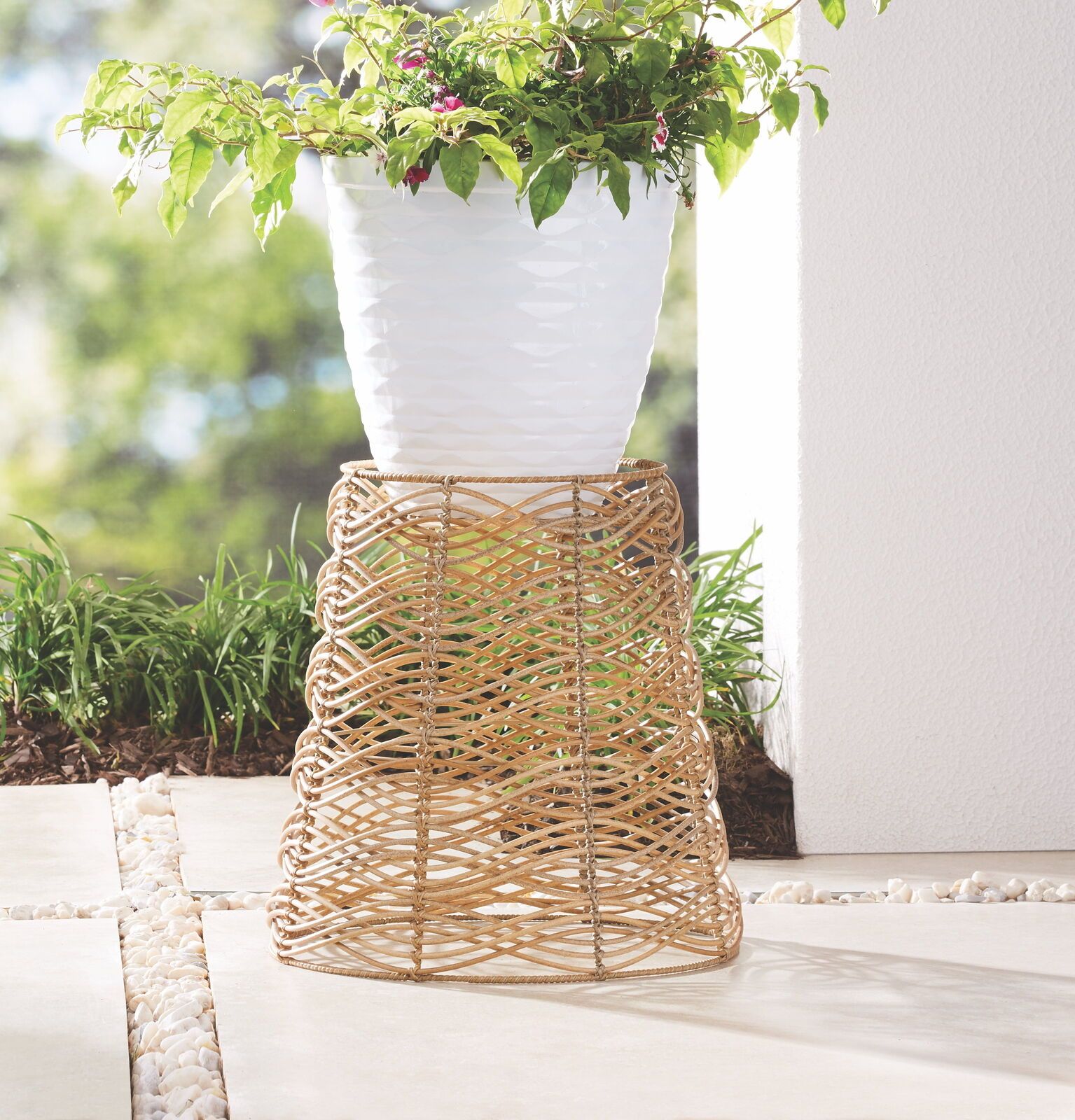 Ventura Resin Rattan Woven Plant Stand With Metal Frame Indoor Outdoor  Decor New | Ebay Pertaining To Resin Plant Stands (View 10 of 15)