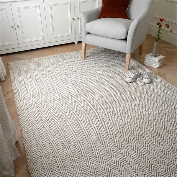 Featured Photo of 15 The Best Woven Chevron Rugs