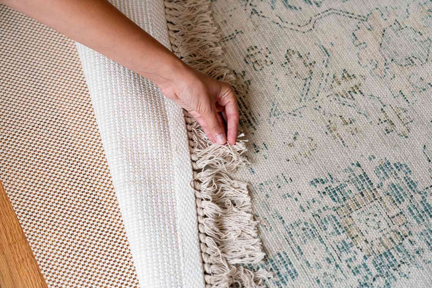 Hand Knotted Vs Hand Tufted Rugs: What's The Difference? With Regard To Hand Knotted Rugs (View 2 of 15)