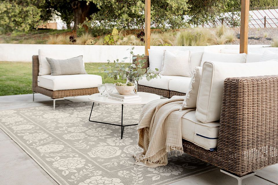 How To Choose An Outdoor Rug For Your Patio Or Balcony | Ruggable Blog For Outdoor Rugs (View 11 of 15)