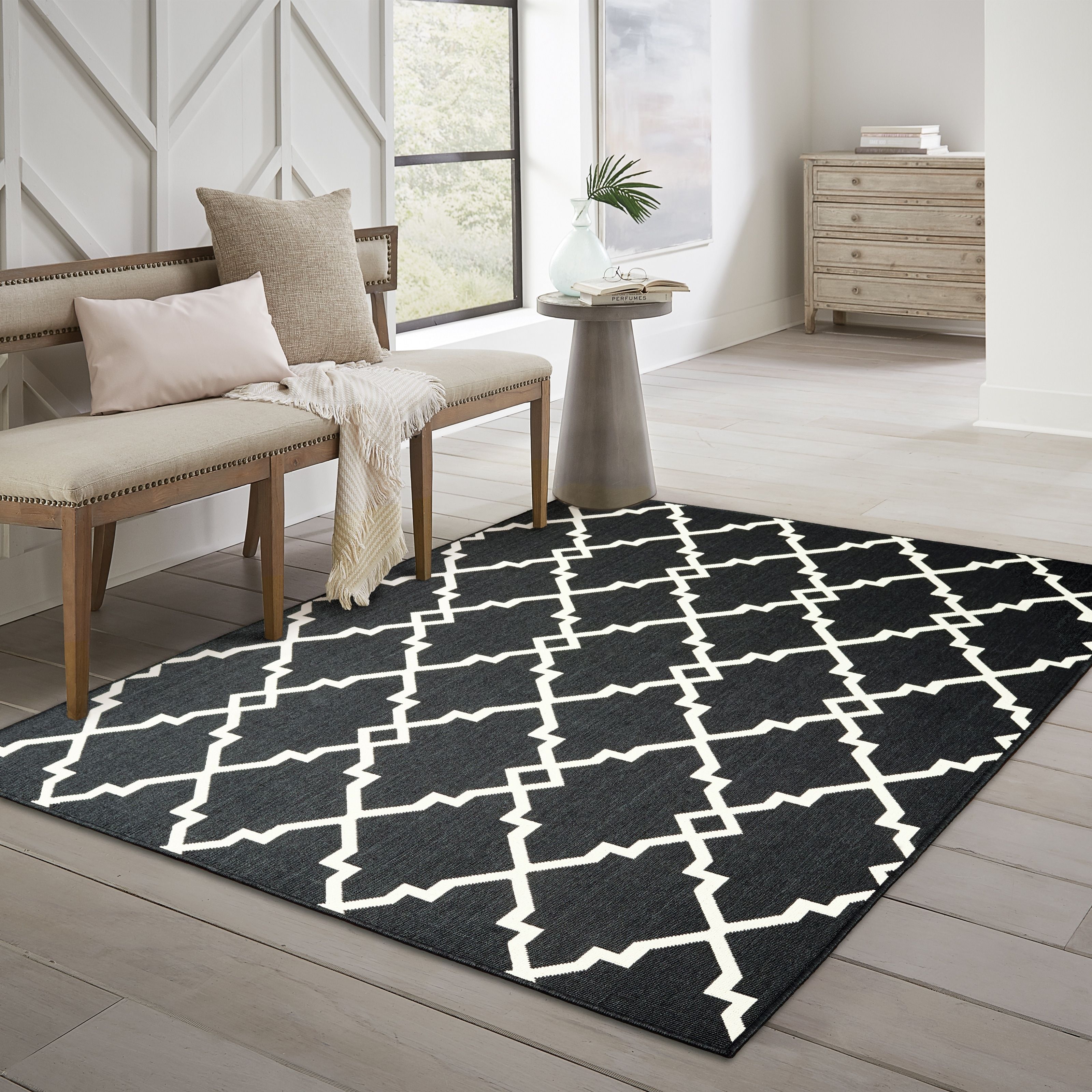 Marianna Ornate Lattice Black/ Off White Loop Pile Indoor Outdoor Area Rug  – Overstock – 21715555 Intended For Lattice Indoor Rugs (View 13 of 15)