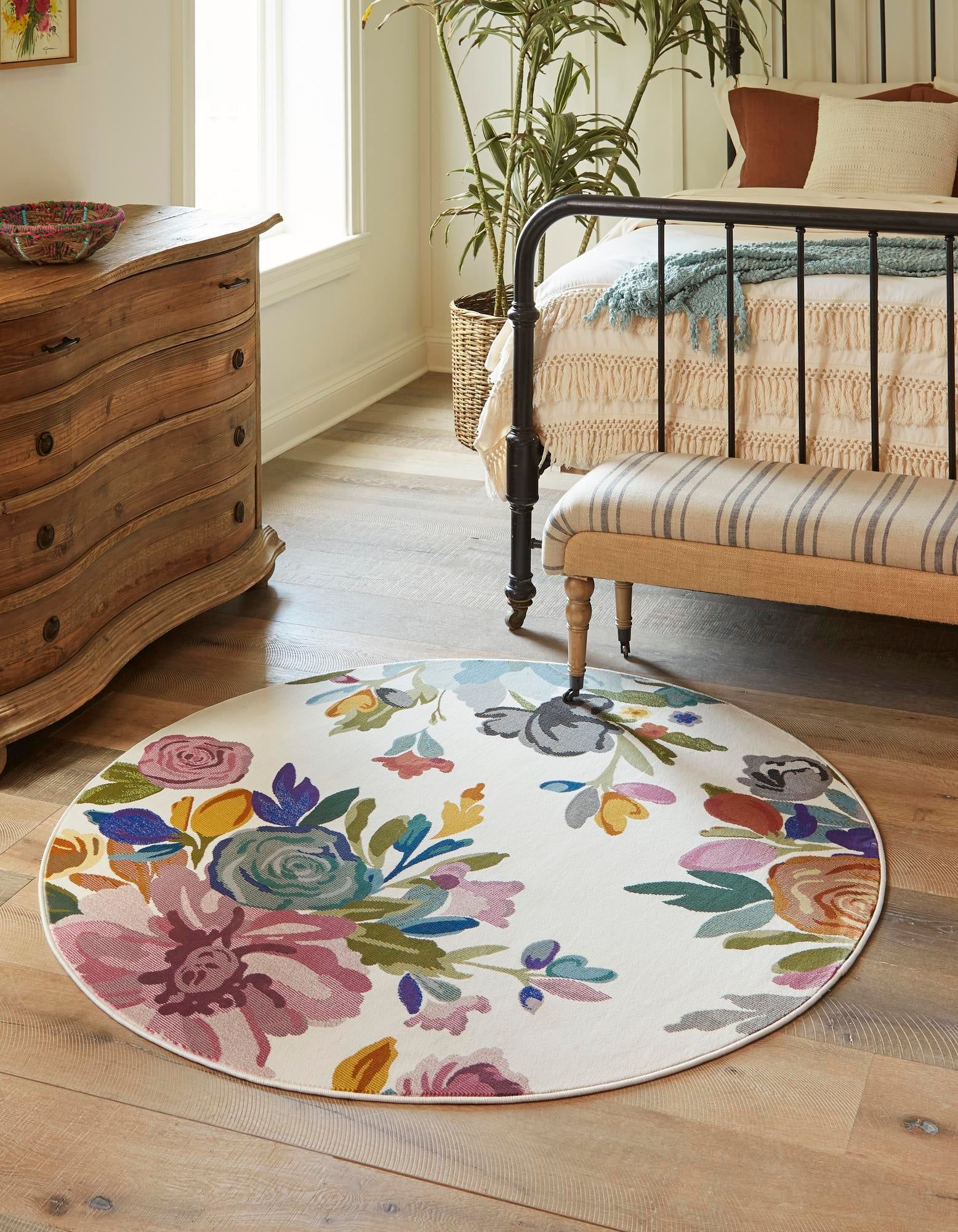 Featured Photo of 15 Ideas of Ivory Blossom Round Rugs