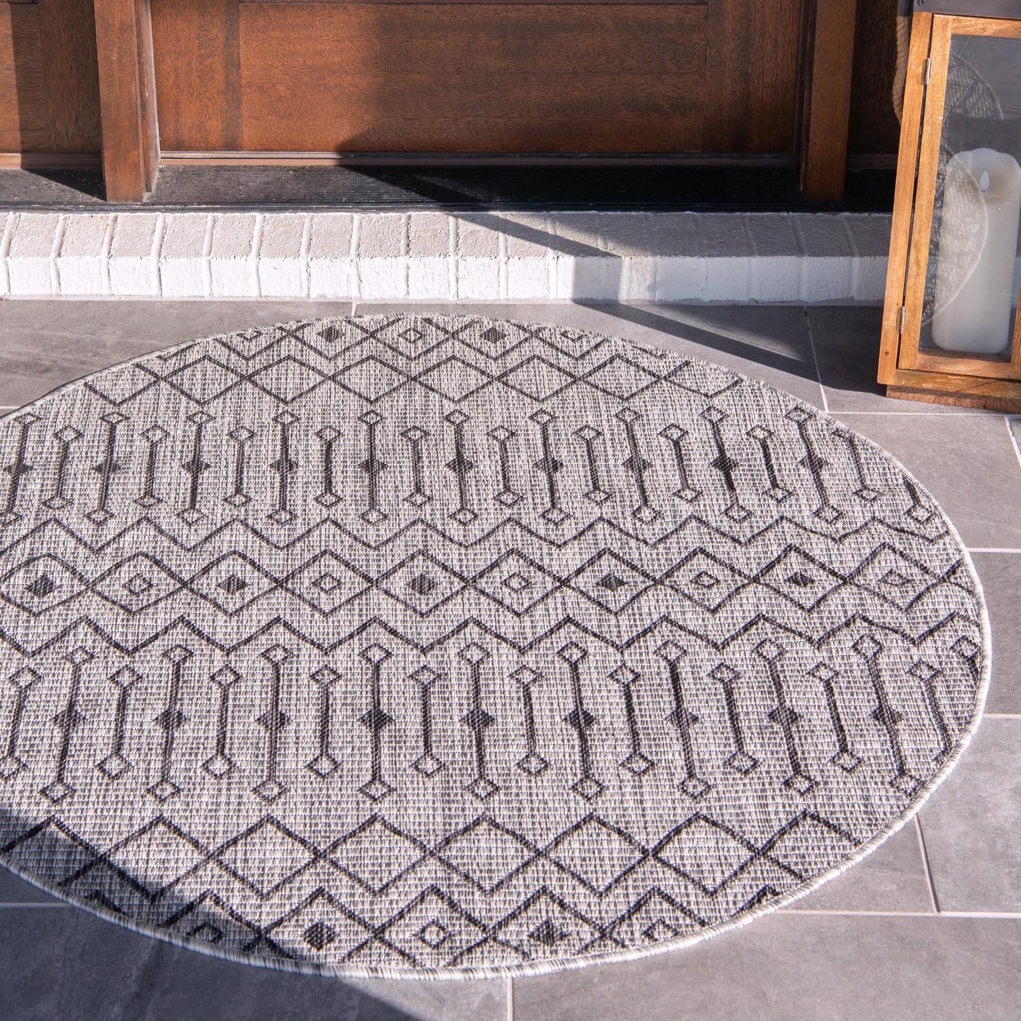 Unique Loom Tribal Trellis Indoor/outdoor Trellis Rug Gray/black 4' 1" Round  Geometric Tribal Perfect For Patio Deck Garage Entryway – Walmart Within Gray Bamboo Round Rugs (View 11 of 15)