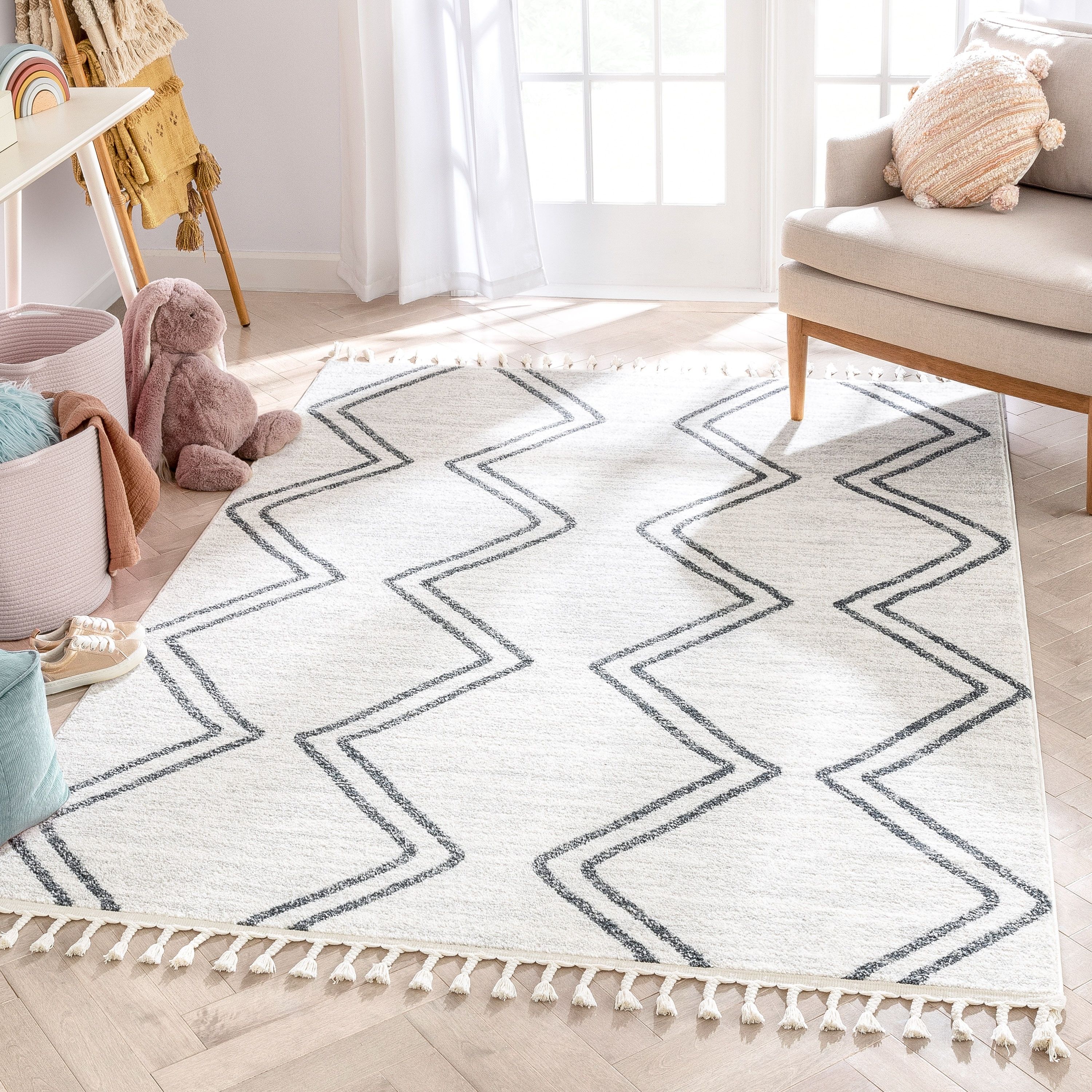 Well Woven Kennedy Reeve Modern Chevron Pattern Area Rug – On Sale –  Overstock – 35541471 Pertaining To Woven Chevron Rugs (Photo 5 of 15)