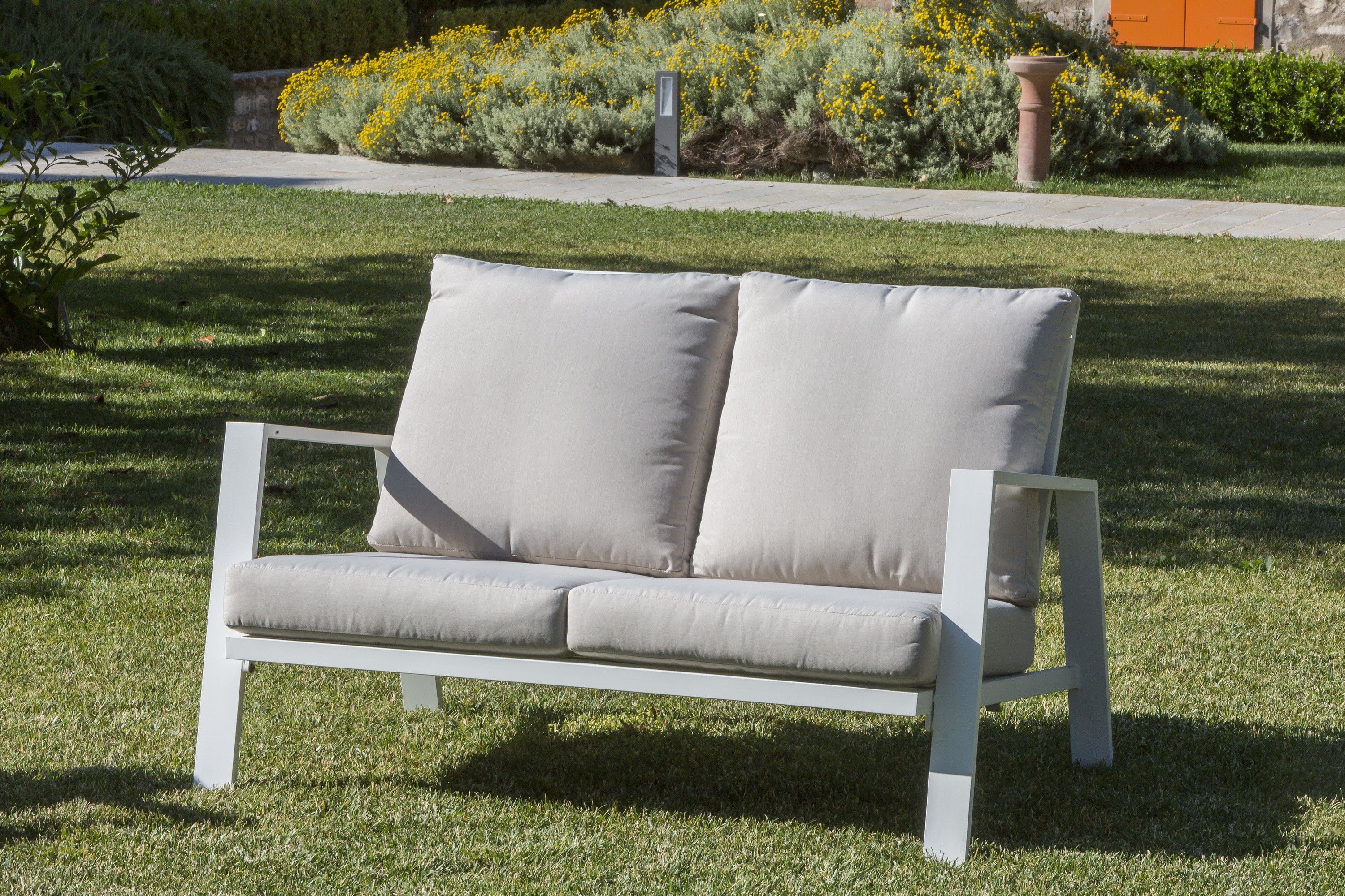 Lipari White Aluminum Lounge Set And Sand Cushions For Outdoors And Indoors Throughout Outdoor Sand Cushions Loveseats (Photo 4 of 15)