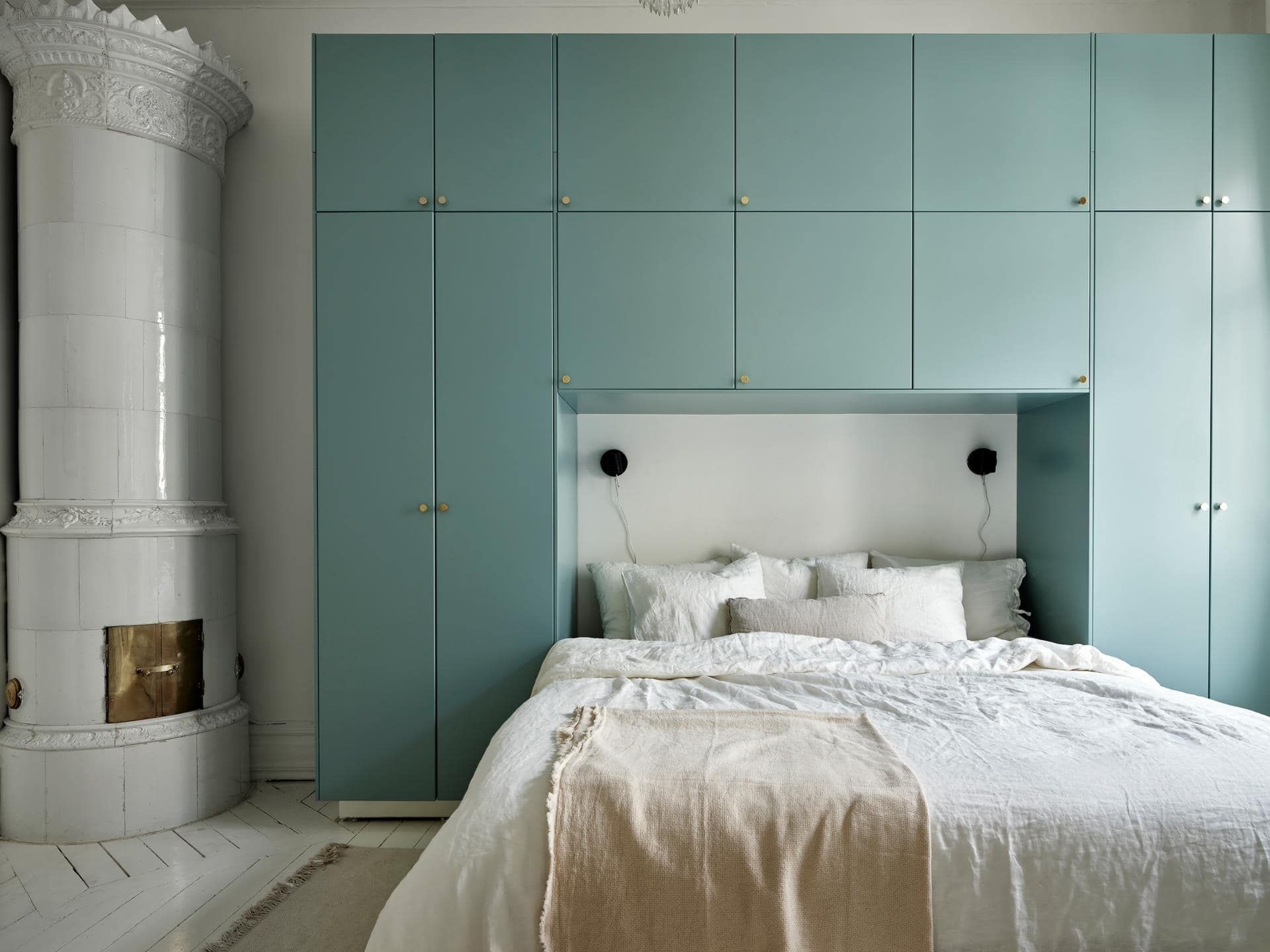 18 Built In Wardrobe Ideas Around A Bed – Coco Lapine Designcoco Lapine  Design Pertaining To Wardrobes Beds (View 11 of 15)