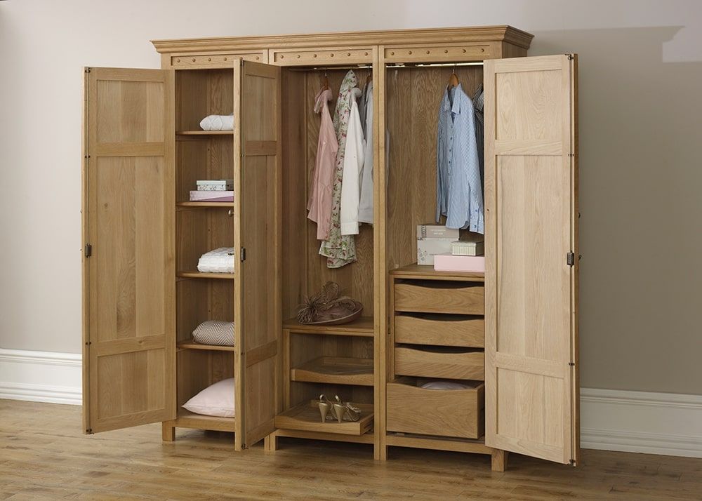 4 Reasons Why Handmade Oak Wardrobes Are The Epitome Of Luxury Storage For Oak 3 Door Wardrobes (View 11 of 15)