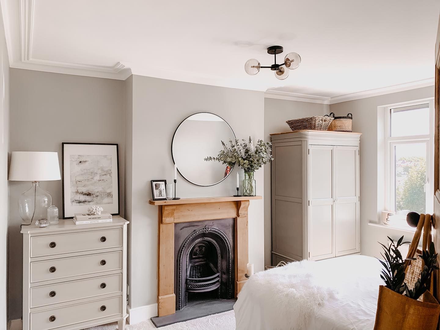 Best Wardrobes For Small Bedrooms | Oak Furnitureland Blog Inside Double Wardrobes With Drawers And Shelves (View 5 of 15)