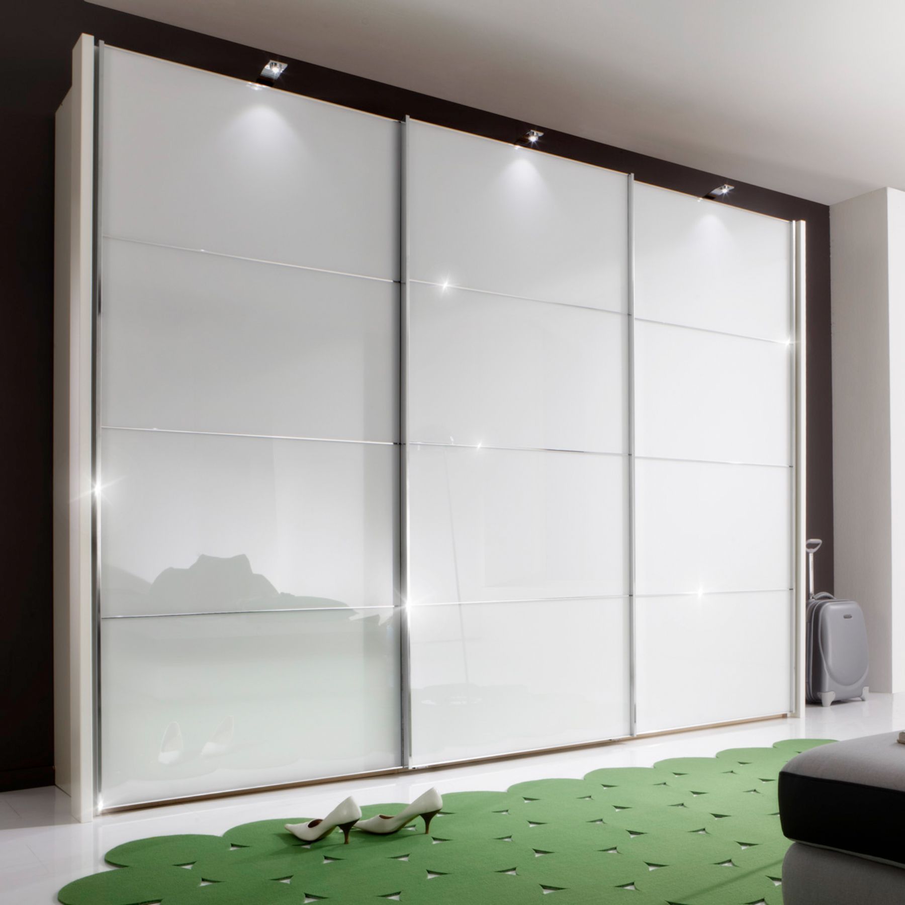 Featured Photo of 2024 Popular White High Gloss Sliding Wardrobes
