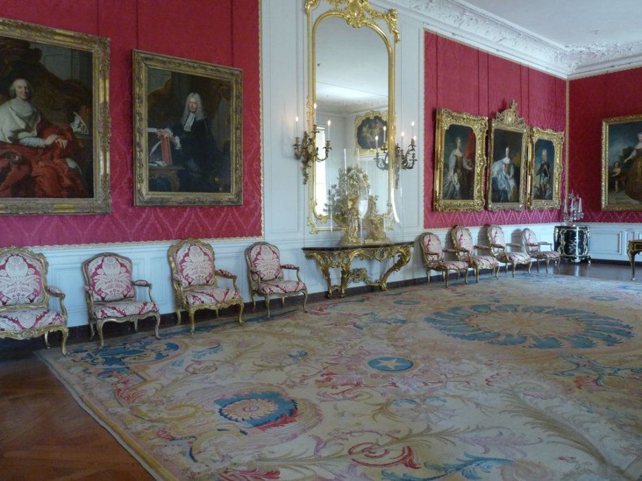 Le Grand Cabinet De La Dauphine – Les Trésors De Versailles Within Versailles Console Cabinets (View 14 of 15)